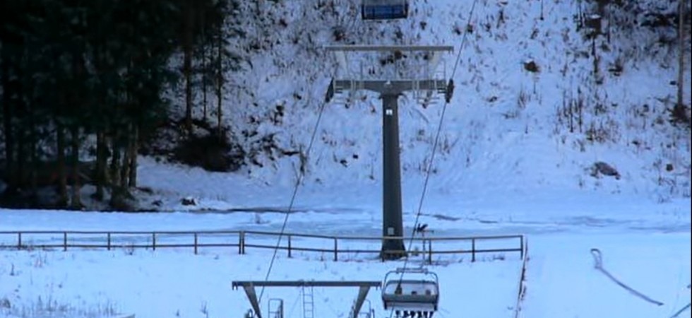 Bambino di 8 anni cade dalla seggiovia e precipita per circa 7 metri: è grave
